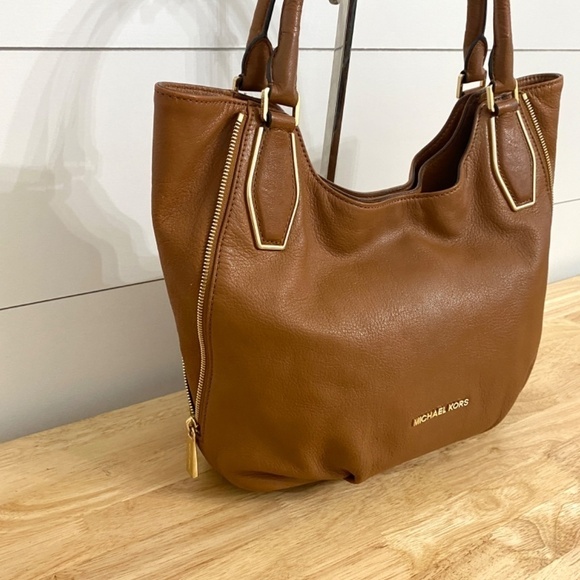 Michael Kors Vanessa Leather Shoulder Bag in Luggage /Tan - Picture 4 of 15